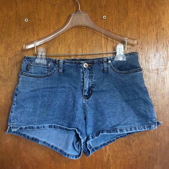Aeropostale Pants - Aeropostale Denim Shorts! Size 9/10! 🥰